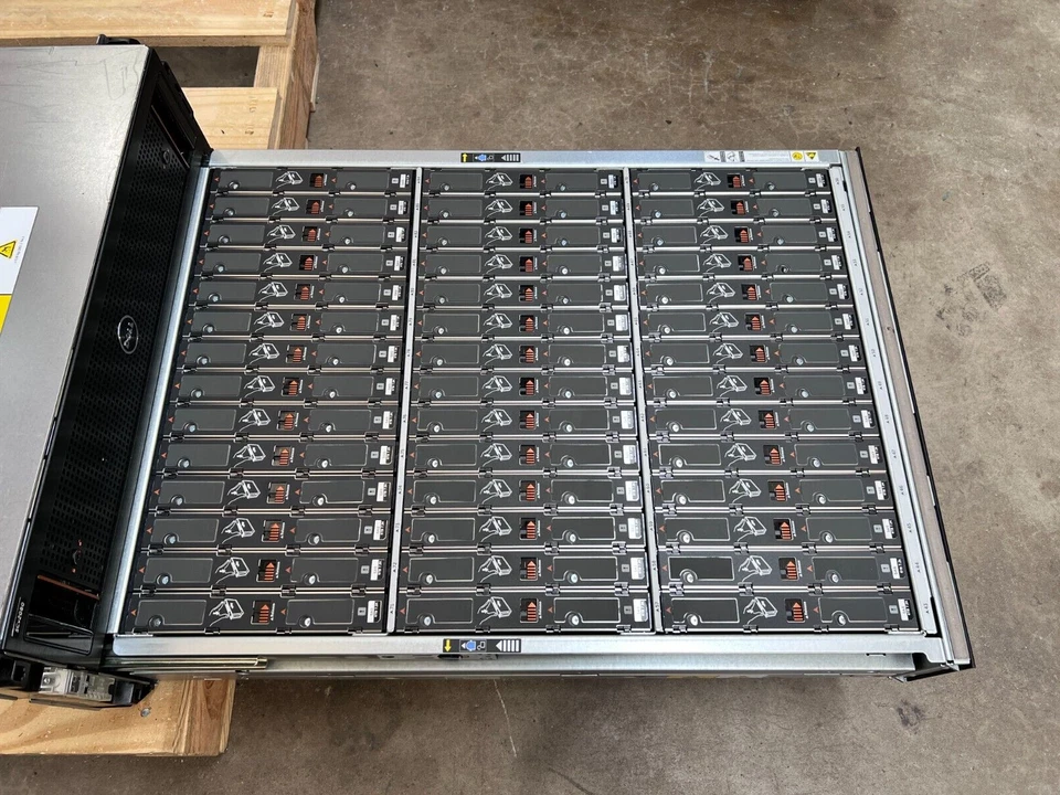 Dell Compellent SCv2080 12Gb/s SAS 84x 6TB 12G SAS 2.5" HDD 2 08D1V4 2x 8G-FC-4 - Image 3 of 4