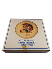 M.J. Hummel 1982 – Umbrella Girl No. 275 In Original Box And Hanger