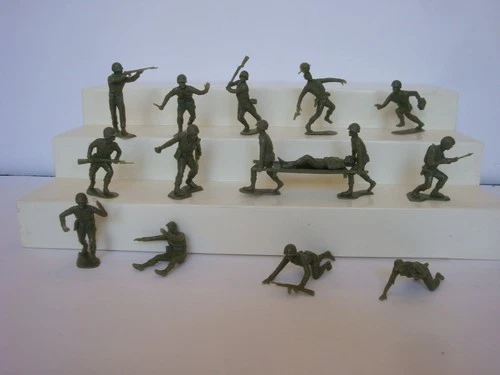 Marx  Desert Fox / Complete Matched Set of 16 Series 2 ( Medical ) G.I.'s /Olive