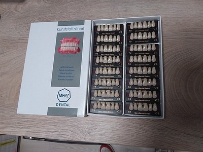16 Zahngarnituren C2 T8 OK Merz Dental Kunststoffzähne Made In Germany Lot & CE