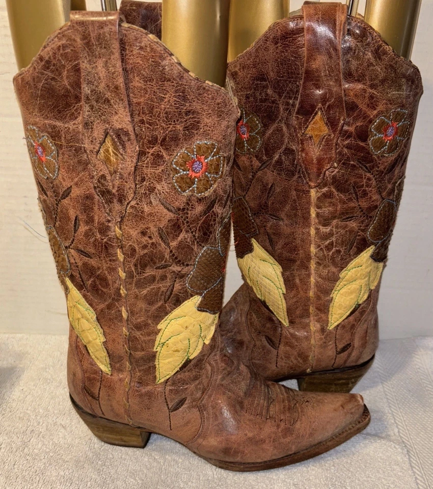 Botas vaqueras Corral para mujer marrón coñac margarita superpuesta A2048 punta corta talla 8,5 M Foto 2 de 4