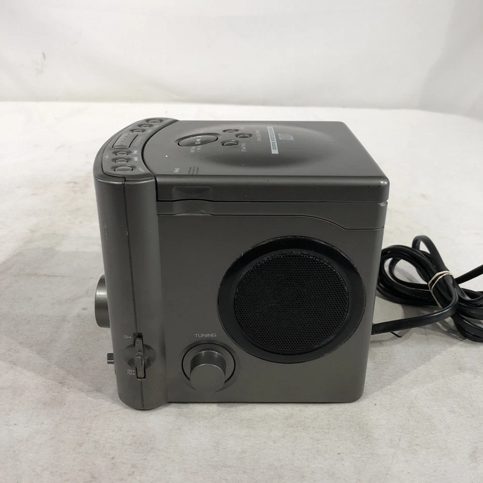 RCA Stereo CD Clock Radio RP3751A Dual Alarm AM FM Player Gray Compact Disc - Image 3 of 4