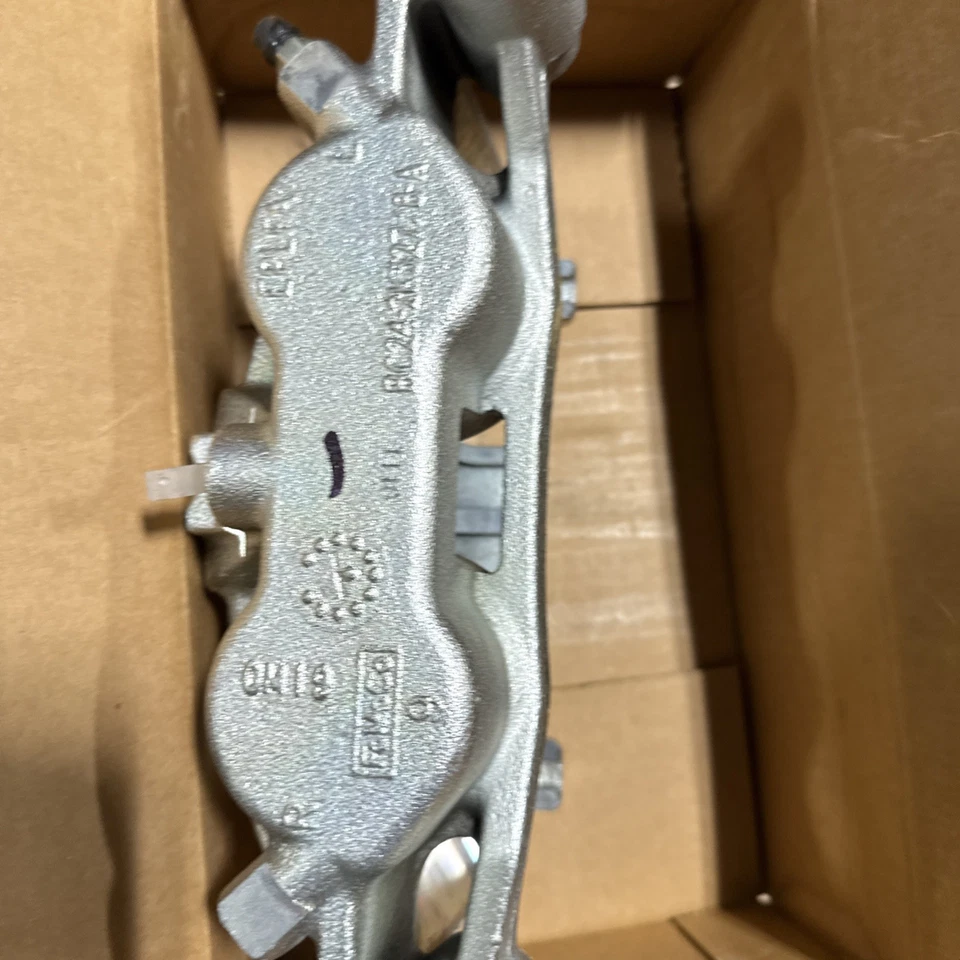 Pinza trasera izquierda Super Duty 2008-2024 OEM Motorcraft BRCF-205 E-150 E-250 E 350 Foto 3 de 4