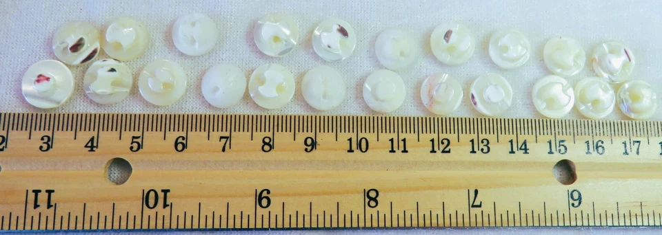 22 Vintage 10 mm Shank Mother of Pearl Buttons - Image 2 of 2