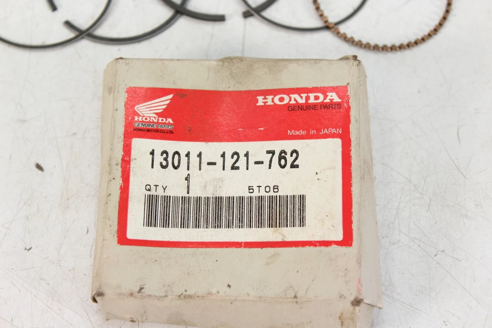 NOS HONDA CT90 PISTON RINGS STD 13011-121-762  - Image 2 of 4