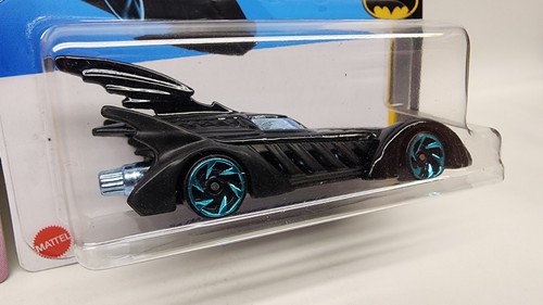 Hot Wheels 2024 SUPER TREASURE HUNT GOLD 60s Fiat 500D Modificado + BATMAN TH! - Picture 8 of 8