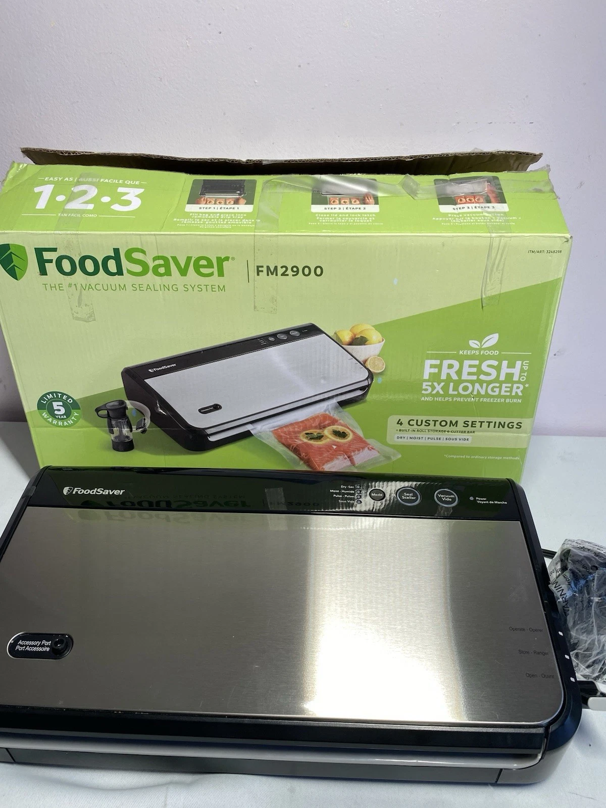 FoodSaver FM2900 Silver Vacuum Sealing System