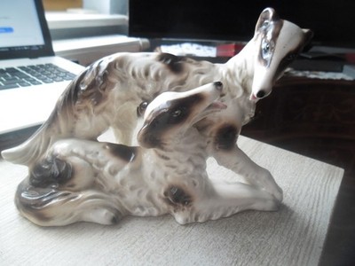 Windhunde.Porzellan, Länge 21cm,Gesamthöhe 15cm. Marke s. Bilder.