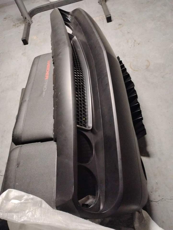 Parachoques delantero y parrillas Dodge Challenger 2011-2014 solo camioneta local Foto 4 de 4
