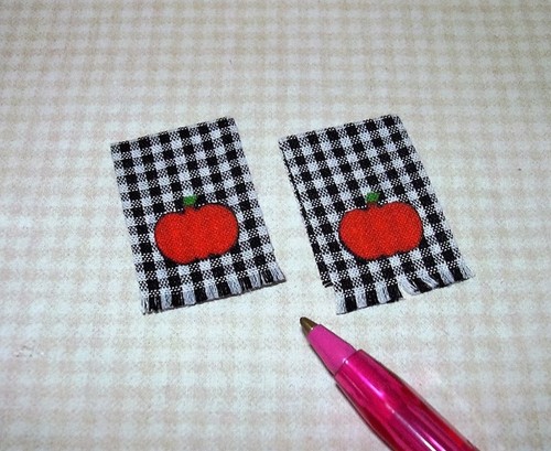 Miniature Kitchen Towels, BLACK/White Gingham w/Pumpkin Applique: DOLLHOUSE 1:12