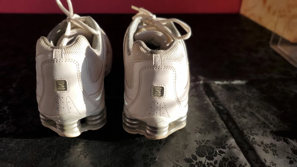 Zapatos para correr Nike Shox Navina para mujer blancos plateados brillantes talla 10 392868-105 Foto 4 de 4