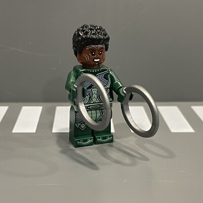 LEGO Minifigure Nakia Dark Green Suit sh844 NEW. From Set 76211