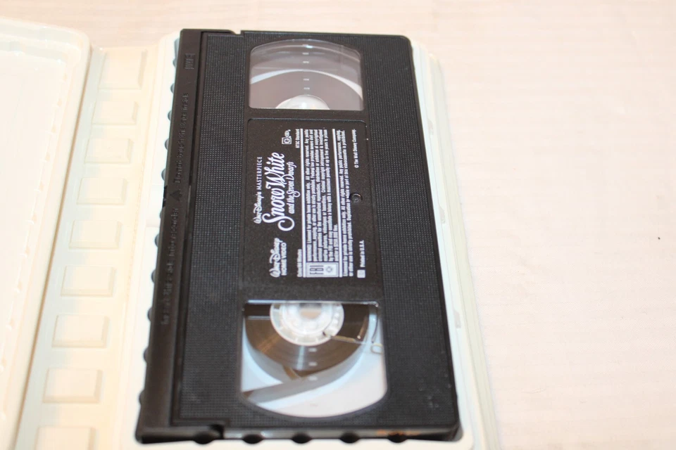 Snow White and the Seven Dwarfs (VHS, 1994) Disney Clam Shell Masterpiece - Image 3 of 3