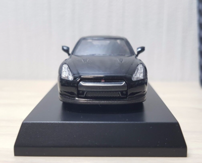 1/64 Kyosho NISSAN SKYLINE GT-R Collection R35 BLACK diecast car