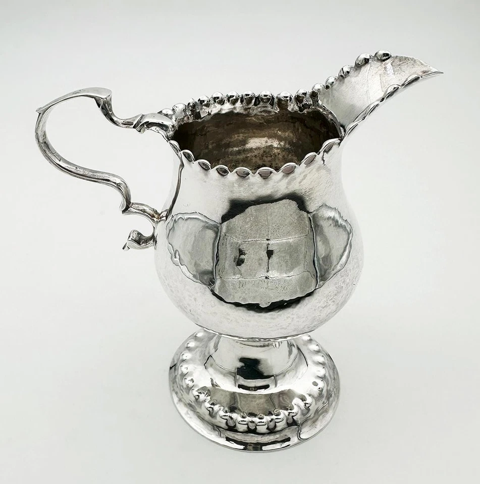 ANTIGUA JARRA CREMA PLATA ESTERLINA GEORGE III Londres 1774 William Collings Foto 2 de 4
