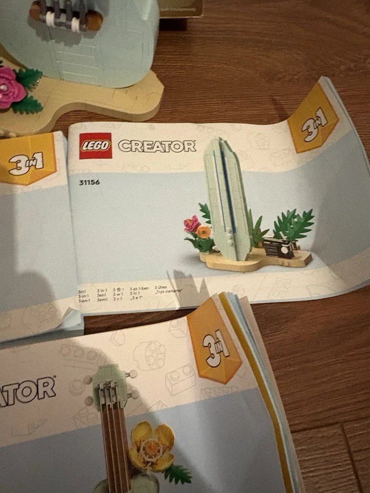 LEGO Creator 31156 Tropical Ukulele, photo 4 of 5