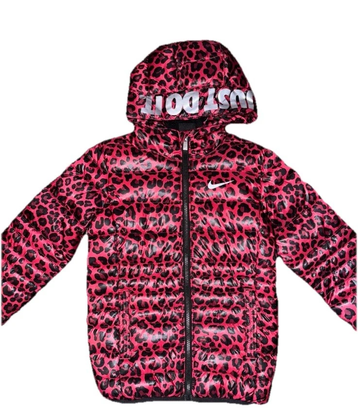Jaqueta acolchoada Nike infantil estampa de leopardo vermelho com capuz tamanho 6X/L – Therma-FIT / - Imagem 2 de 4
