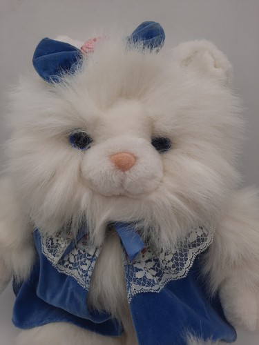 Vtg 1991 Commonwealth Persian Cat 16" Blue Velvet Coat & Bow Blue Eyes Fluffy - Picture 2 of 10