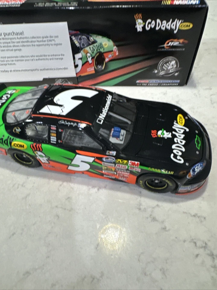 NASCAR Action 1/24 - Dale Earnhardt Jr. #5 Chevrolet Go Daddy 2009 Impala SS Foto 4 de 4