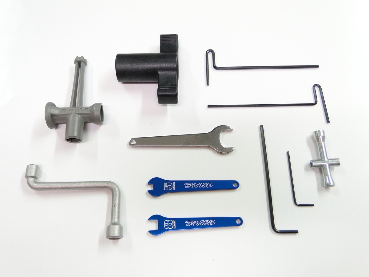 Traxxas Revo RTR 3.3R Argento TSM TQi Wireless Caricatore Da 12 V - Foto 11