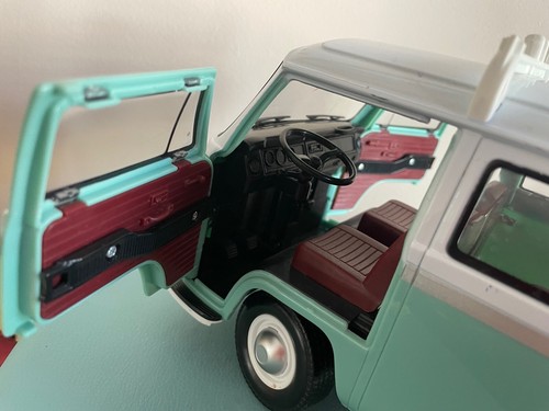 Unbranded 12” VOLKSWAGEN VW Typ2 GREEN WHITE Bus PLASTIC Dickie Toys 1:14 Frictn - Picture 8 of 12