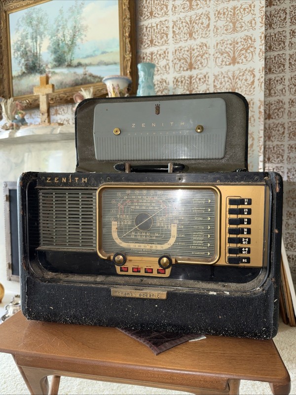 Zenith H500 Wave Magnet Super Trans-Oceanic Portable Standard & Short Wave Radio