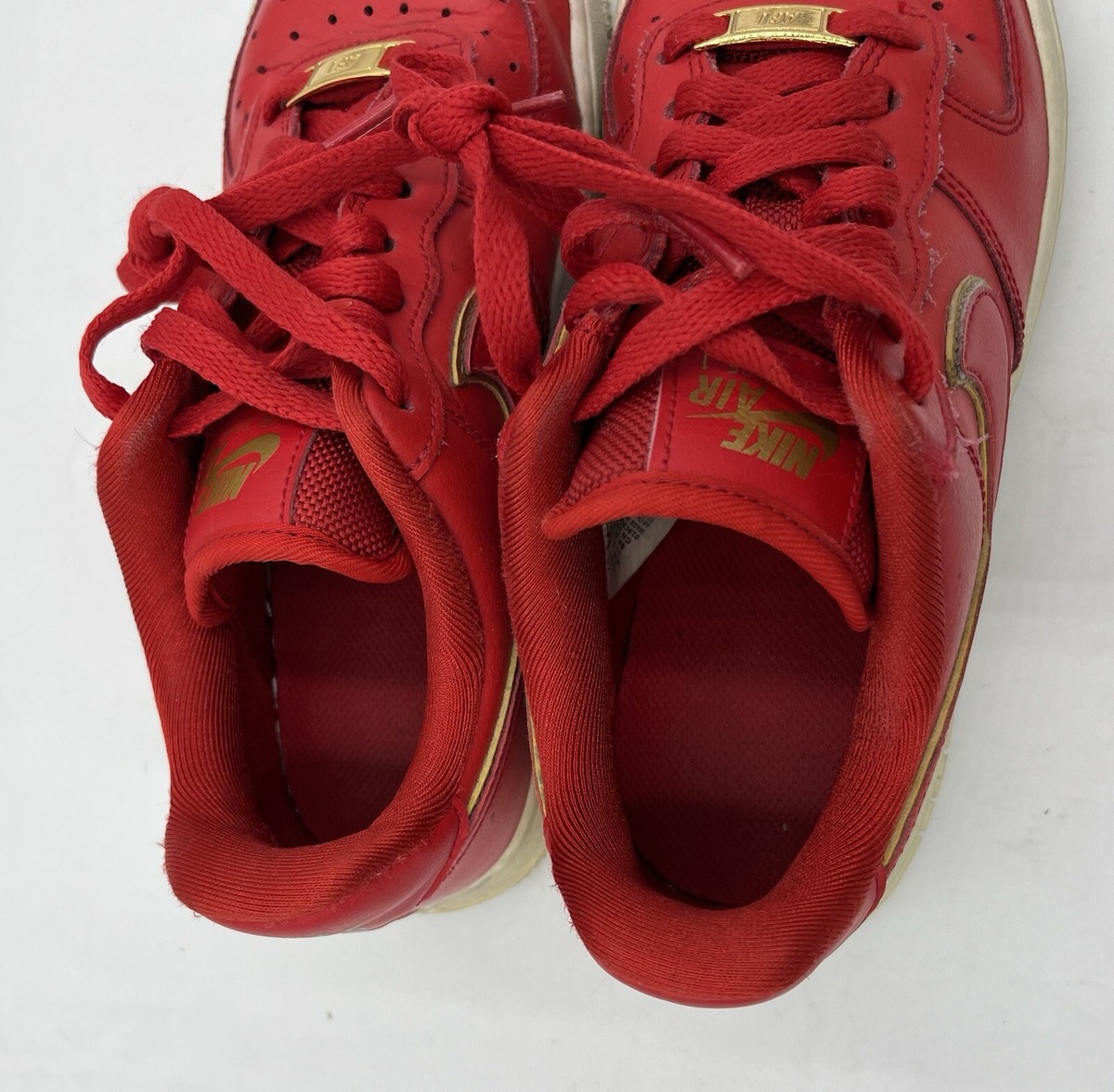 日本未入荷!★[NIKE]★Nike Air Force 1 Low Gold Swoosh RED WMNS) Nike Air Force 1 Low 'Red Gold Swoosh' AO2132-602