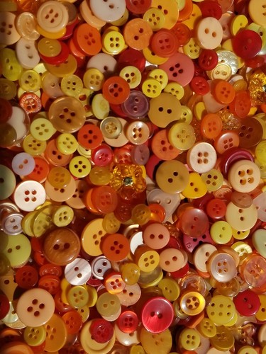 500 SMALL BUTTONS, ORANGE, RED, YELLOW, BUTTERSCOTCH, TANGERINE, BROWN - Picture 8 of 9