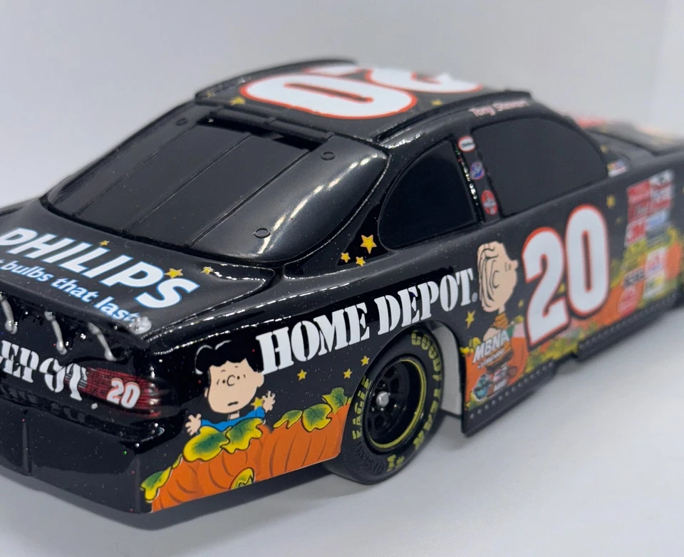 Tony Stewart Home Depot 2002 Great Pumpkin #20 Action Grand Prix Bank Diecast Foto 4 de 4