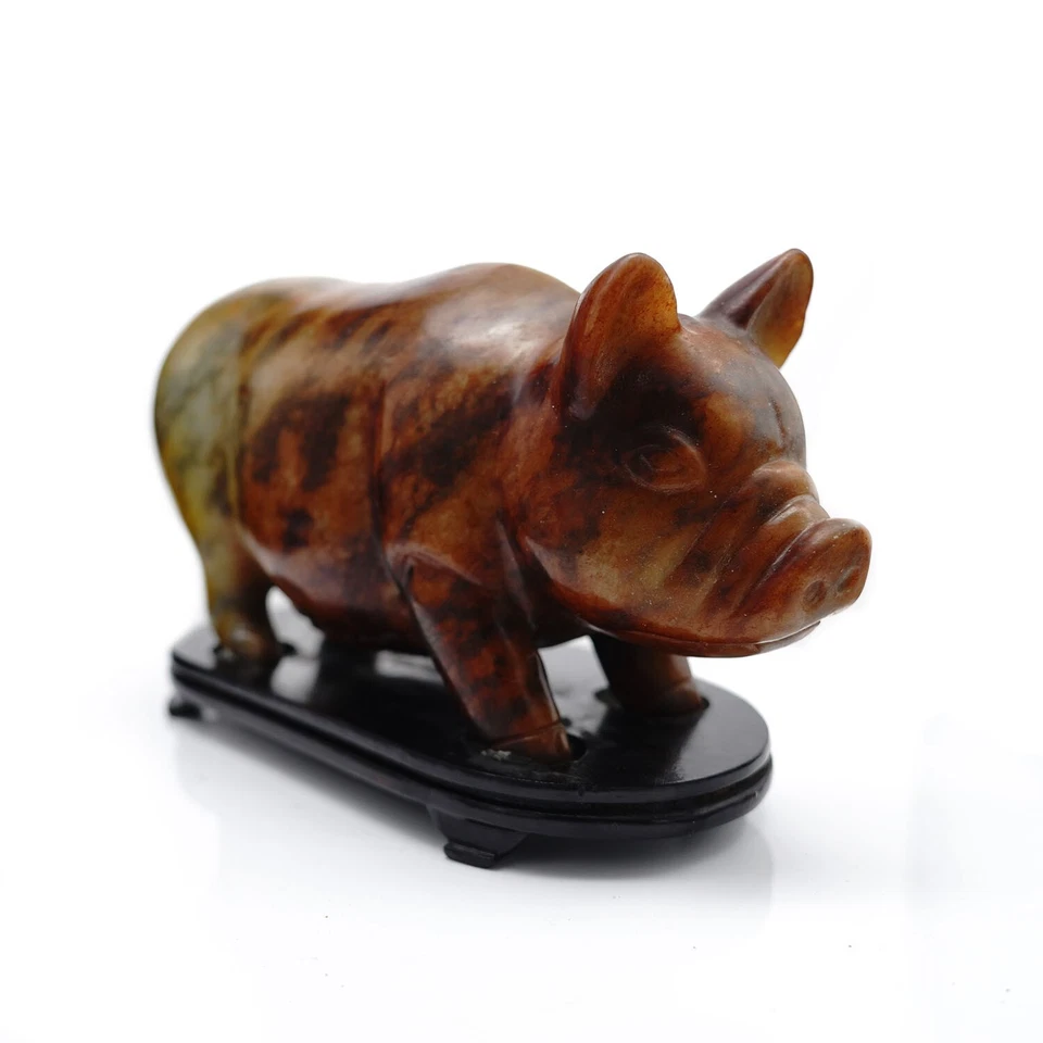 Antigua estatua de cerdo de piedra Shoushan tallada a mano china del siglo XIX soporte de madera Foto 3 de 3