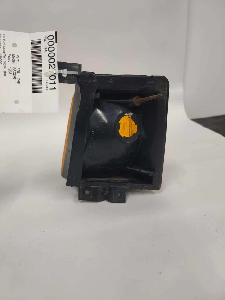 Lámpara de estacionamiento derecha Ford Escort 1985-90 señal de giro (montada en el extremo del guardabarros) Foto 3 de 4