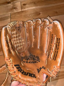 mizuno 10 inch baseball glove