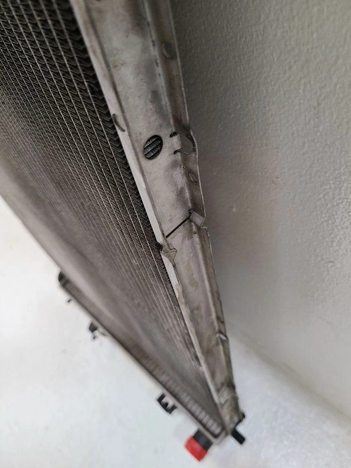 2010 - 2017 CHEVROLET EQUINOX Radiator Fits   Foto 2 de 4