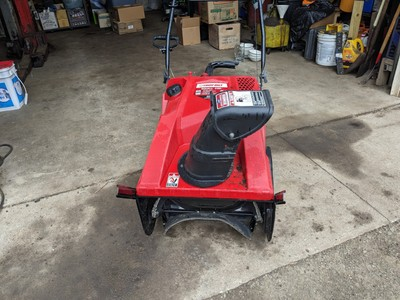 #ad Troy Bolt Snow Blower 21quot; Clearing Squall 2100 208cc $450.00