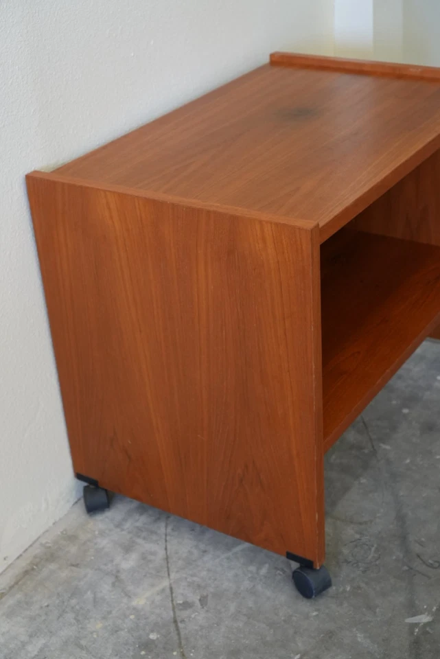 Aparador/mueble multimedia danés moderno vintage de teca con ruedas años 60 Foto 2 de 4