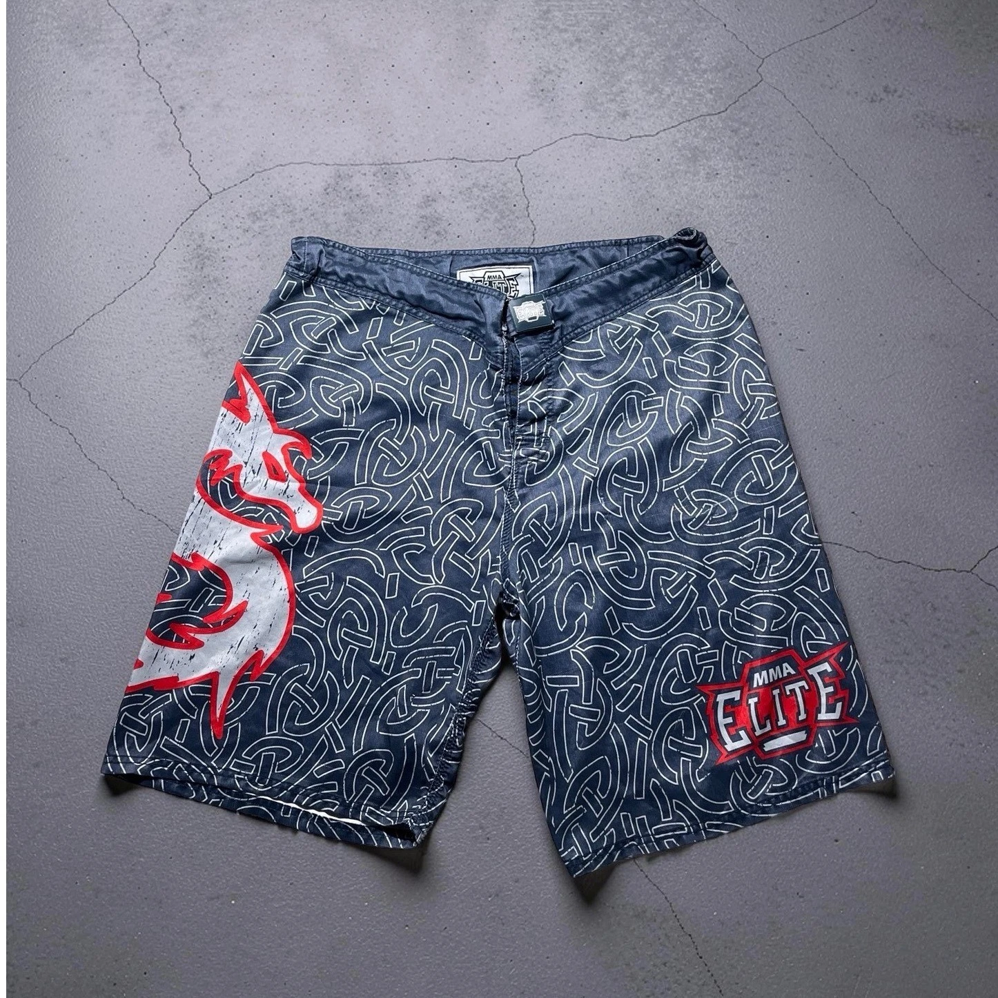 MMA Elite Mens Board Shorts Black White Tribal Dragon Print Size 34 Fight Trunks