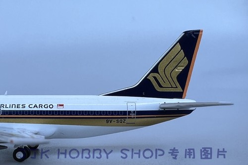 PandaModel 1/400 Singapore Airlines Boeing 737-300 Freighter 9V-SQZ Static Model - Picture 8 of 9