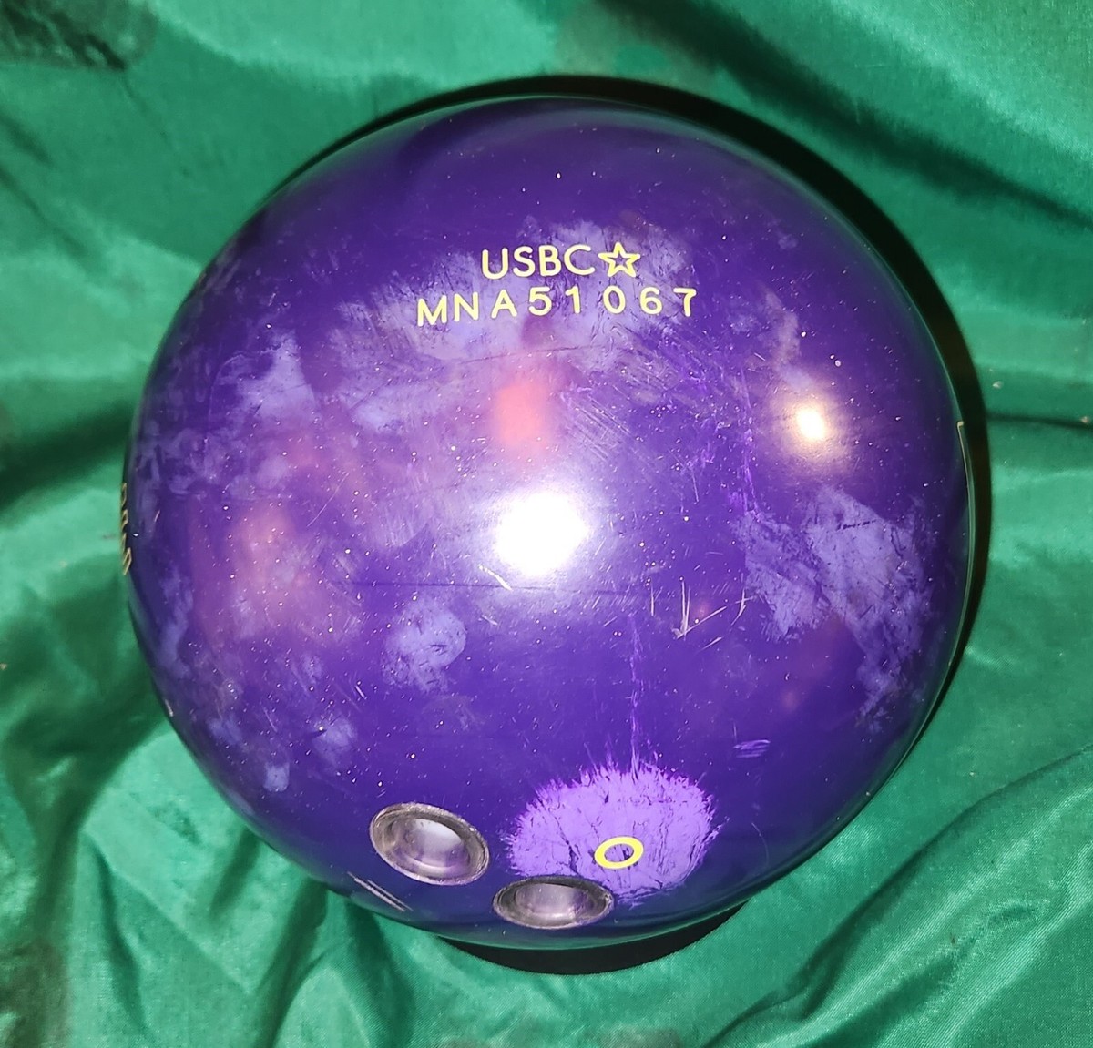 DV8 Damn Good Verge Bowling Ball 14 lbs Preowned Span 4 1/16