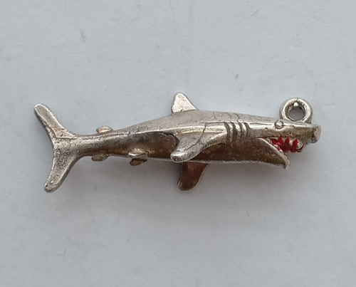 1960s/80s VINTAGE SILVER BRACELET CHARM JAWS THE MOVIE SHARK.     CH3-9