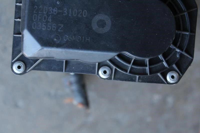 2010 LEXUS IS250 КОРПУС ДРОССЕЛЬНОЙ ЗАСЛОНКИ 22030-31020 - Изображение 3 из 4