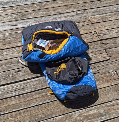 The North Face Cat s Meow Blue Sleeping Bag 82'' x 33'' Regular Right Hand Zip