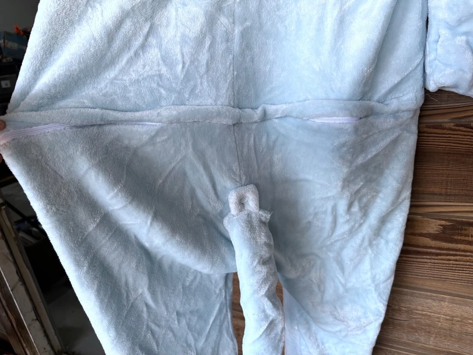 Pijama fantasia gato gatinho adulto peça única azul multicolorido com capuz em excelente estado usado tamanho GG - Imagem 3 de 3