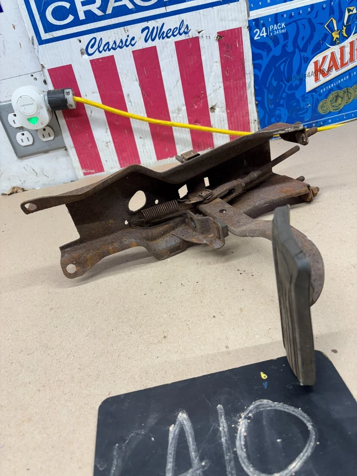 ENSAMBLAJE DE PEDAL DE FRENO AUTOMÁTICO CHEVROLET CHEVELLE EL CAMINO 1966 66 67 GM A BODY Foto 2 de 4