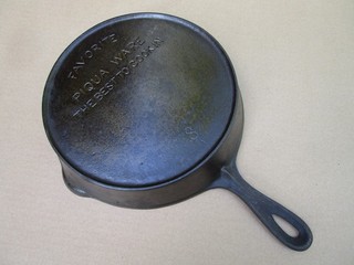 Vintage Favorite Piqua Ware No. 8 Cast Iron Skillet RESTORED Sits Flat Nice!