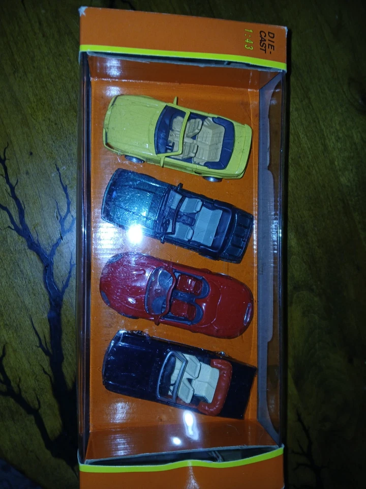 New-Ray Ford Mustang pacote com 4 carros Diecast 1:43 - 48635 HTF - Imagem 3 de 4