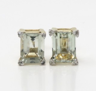 Orecchini a perno NYJEWEL in oro giallo 10 kt con pietre preziose e diamanti 10 x 8 mm