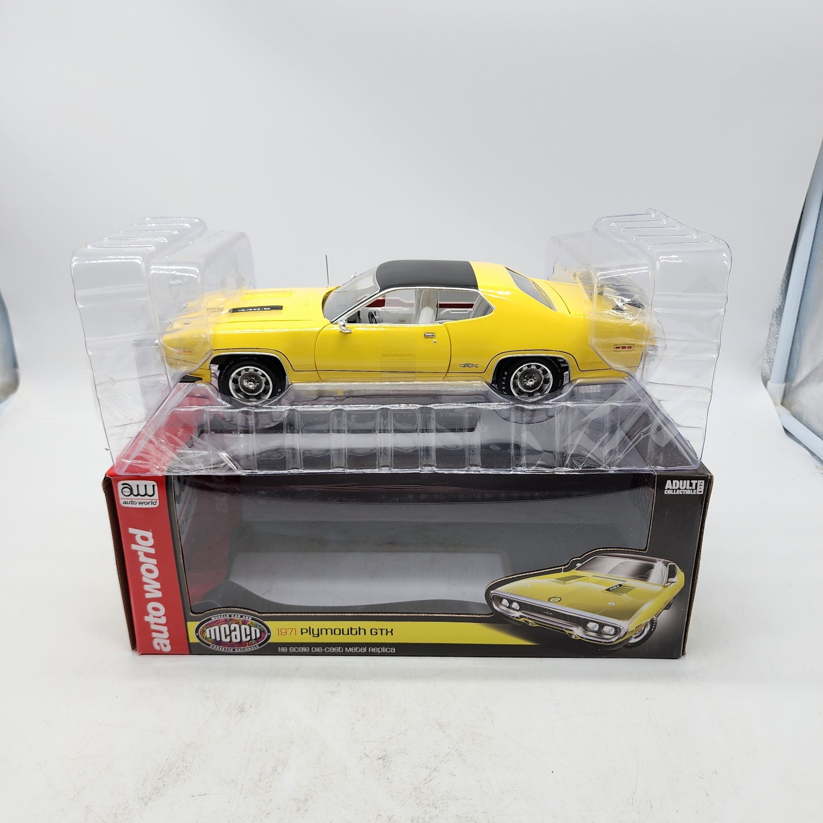 31V Auto World American Muscle 1:18 1971 Plymouth GTX YELLOW MCACN Nationals