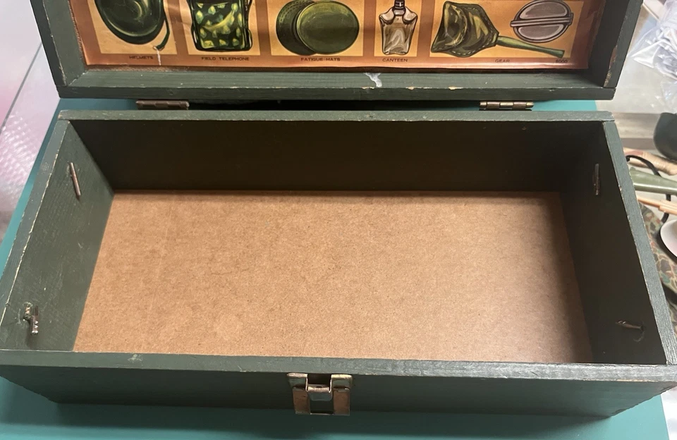 Caja de almacenamiento de madera Hasbro GI Joe vintage accesorios años 60 34 piezas Foto 4 de 4