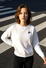 Nike Women  s White Crew Neck Pullover Sweatshirt M Cotton Fleece Logo