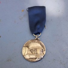 Médaille commémorative France « En Hommage » Yonne NOV 1969 ruban bleu